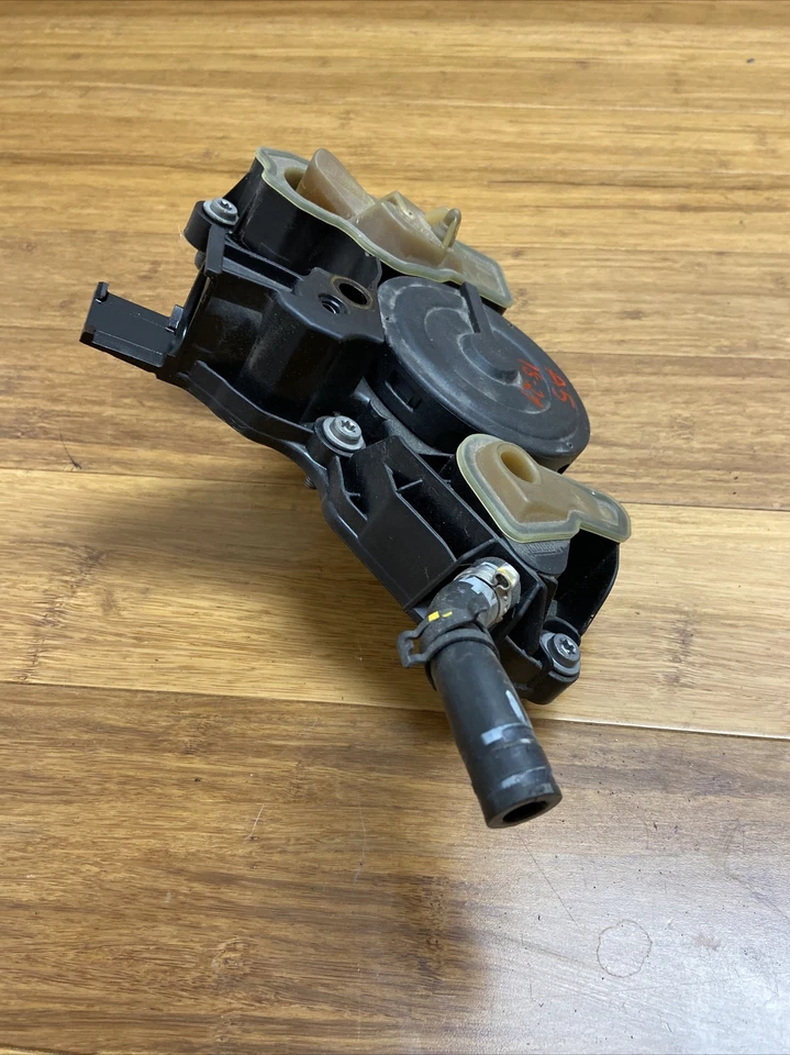 Audi A5 2018-2021 cárter válvula de ventilación PCV conjunto separador de aceite pieza OEM Foto 3 de 4