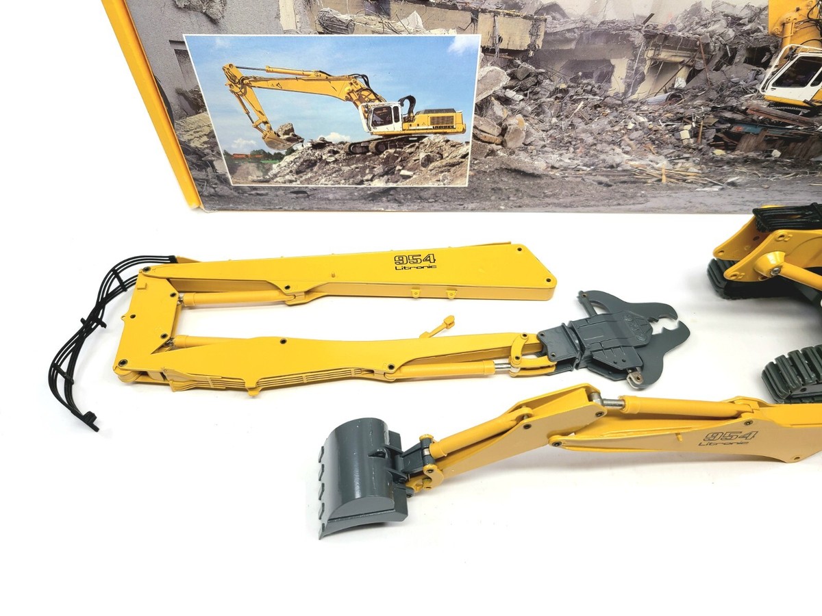 Liebherr R954BV Litronic Demolition Excavator - Conrad 1:50 Scale