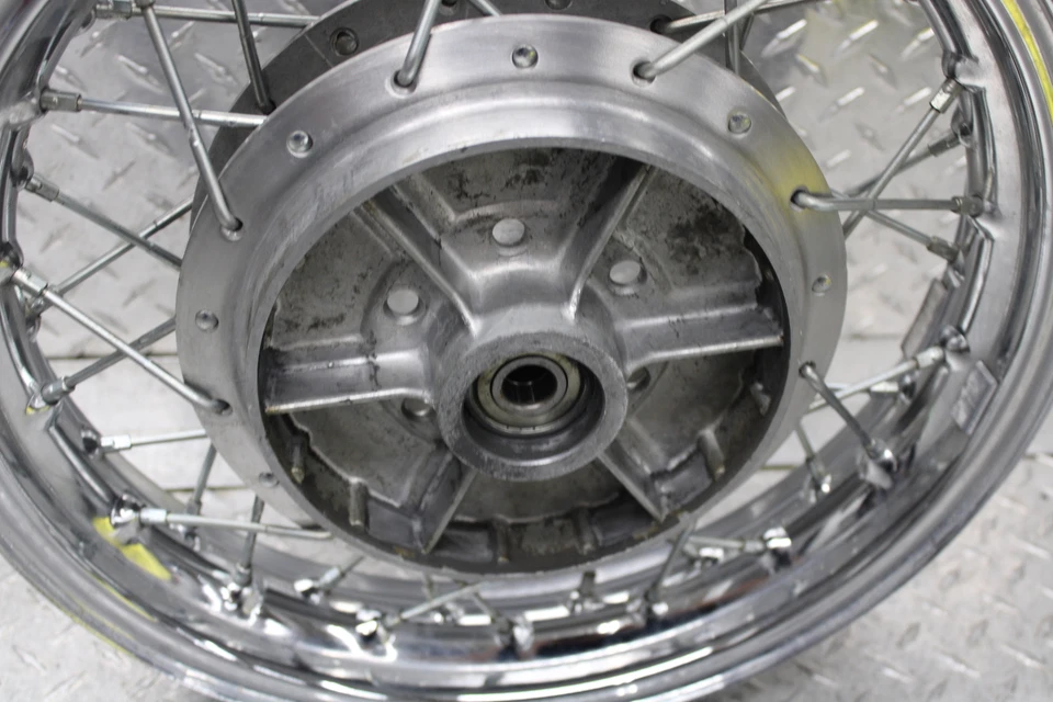 Suzuki Savage 650 LS650 1997 rueda trasera  Foto 2 de 4