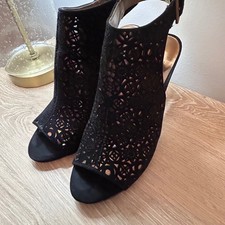 Carlos by Carlos Santana Black Suede Laser Cut Peep Toe Ankle Strap Heels 7.5M