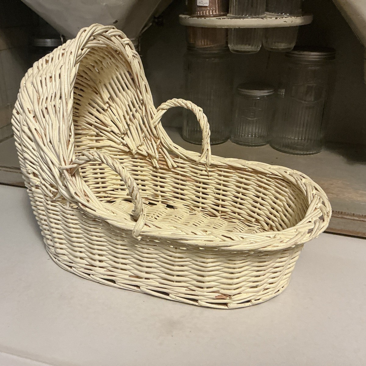 Vintage Woven Wicker Baby Basket Bassinet Country Cottage Nursery 14x9x5