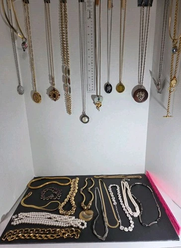 Vintage Costume Jewelry Lot of 26pcs Necklaces, Pendants