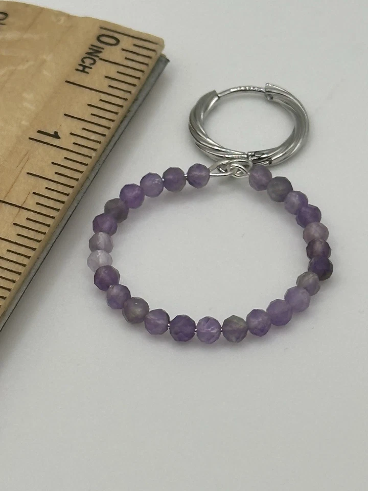 Aros Huggie de amatista enchapados en plata de ley Foto 4 de 4