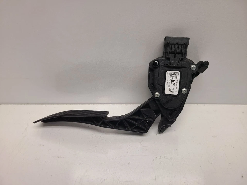 Chevrolet Cruze 2011 (1,4 L/MT) pedal acelerador - accionamiento por cable/DBW Foto 4 de 4