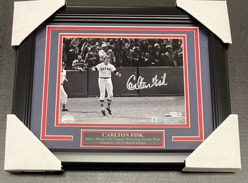 CARLTON FISK WALK OFF HOMERUN AUTOGRAPHED 8X10 PHOTO FRAMED FANATICS COA
