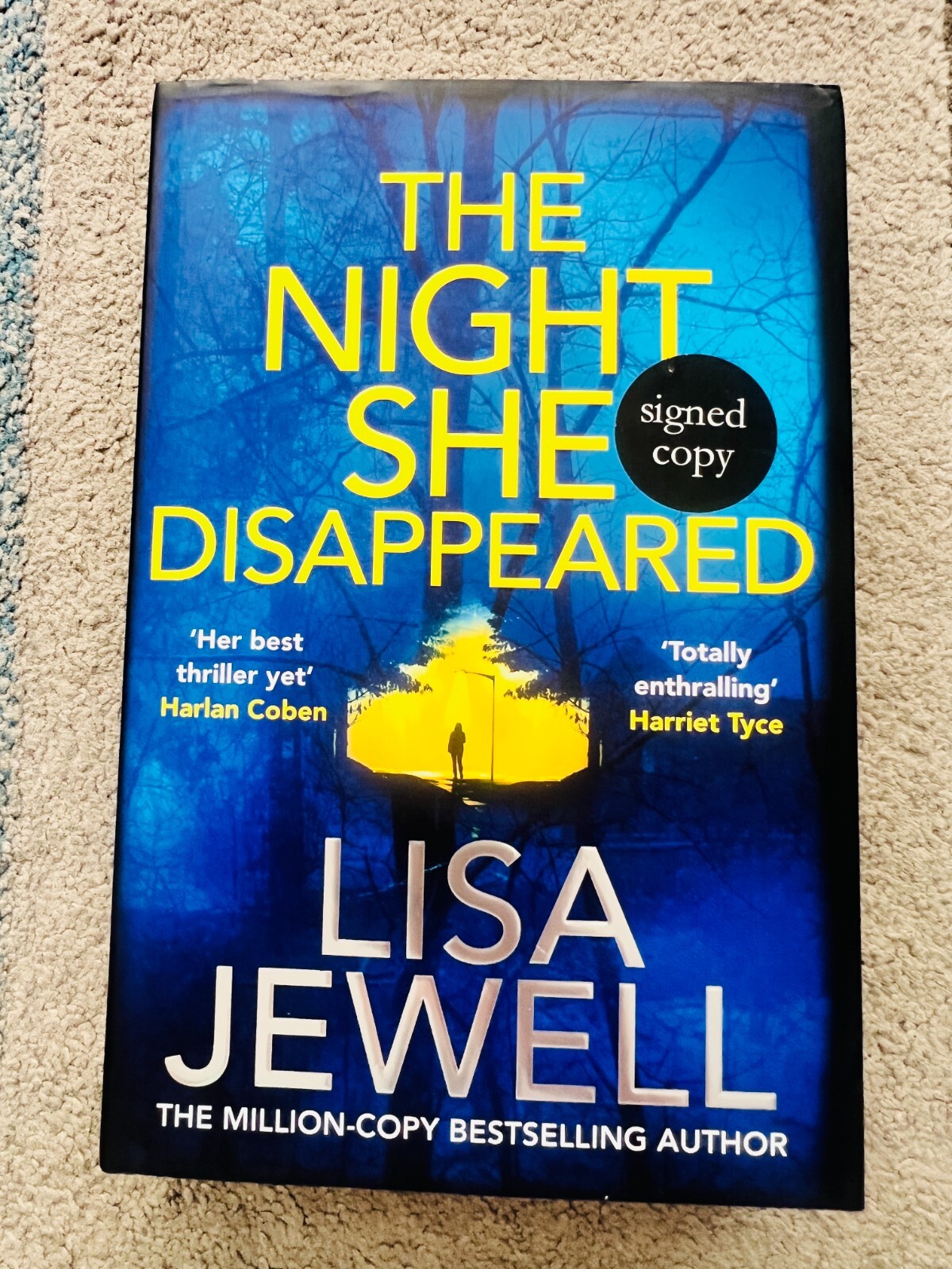THE NIGHT SHE DISAPPEARED by LISA JEWELL - signed by the author (SB4549)