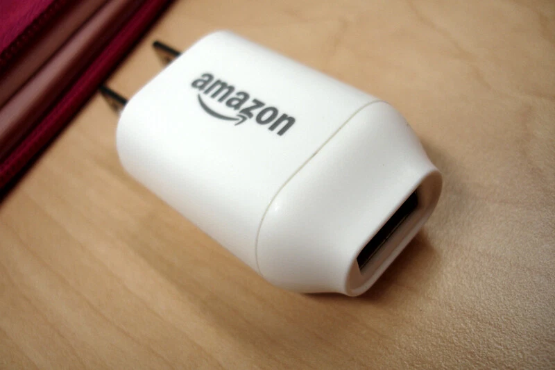 Belkin E-Reader Kindle неопреновый чехол ярко-розовый 8,5 «x 5,5» плюс Amazon адаптер переменного тока - Изображение 3 из 4