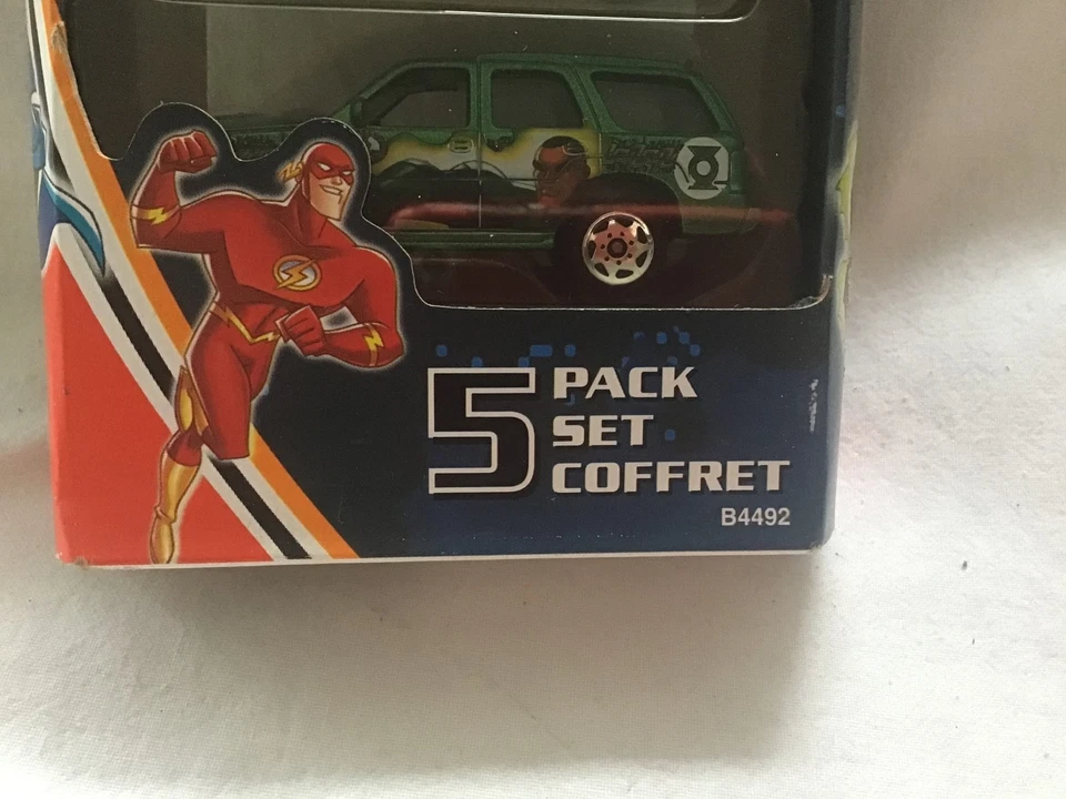 MATCHBOX ( US ISSUE B4492 ) JUSTICE LEAGUE 5 PACK - ON CARD - Image 2 of 3