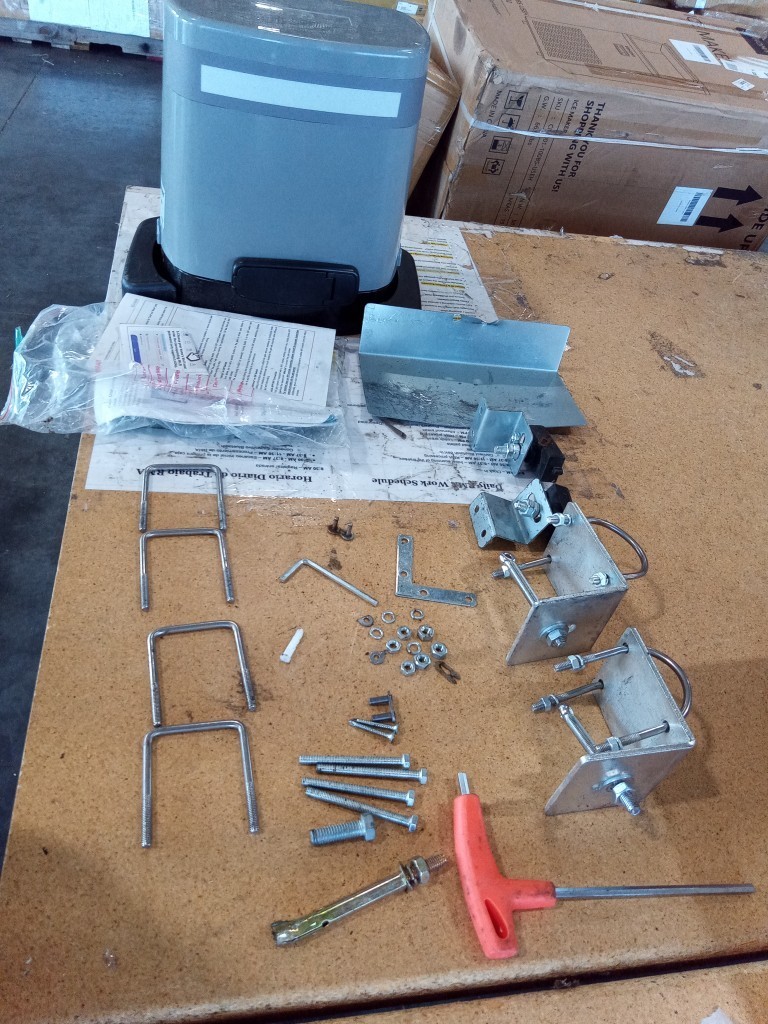 Blütezeit 1400lb Chain Drive Sliding Gate Opener w/ WiFi & Battery-Used