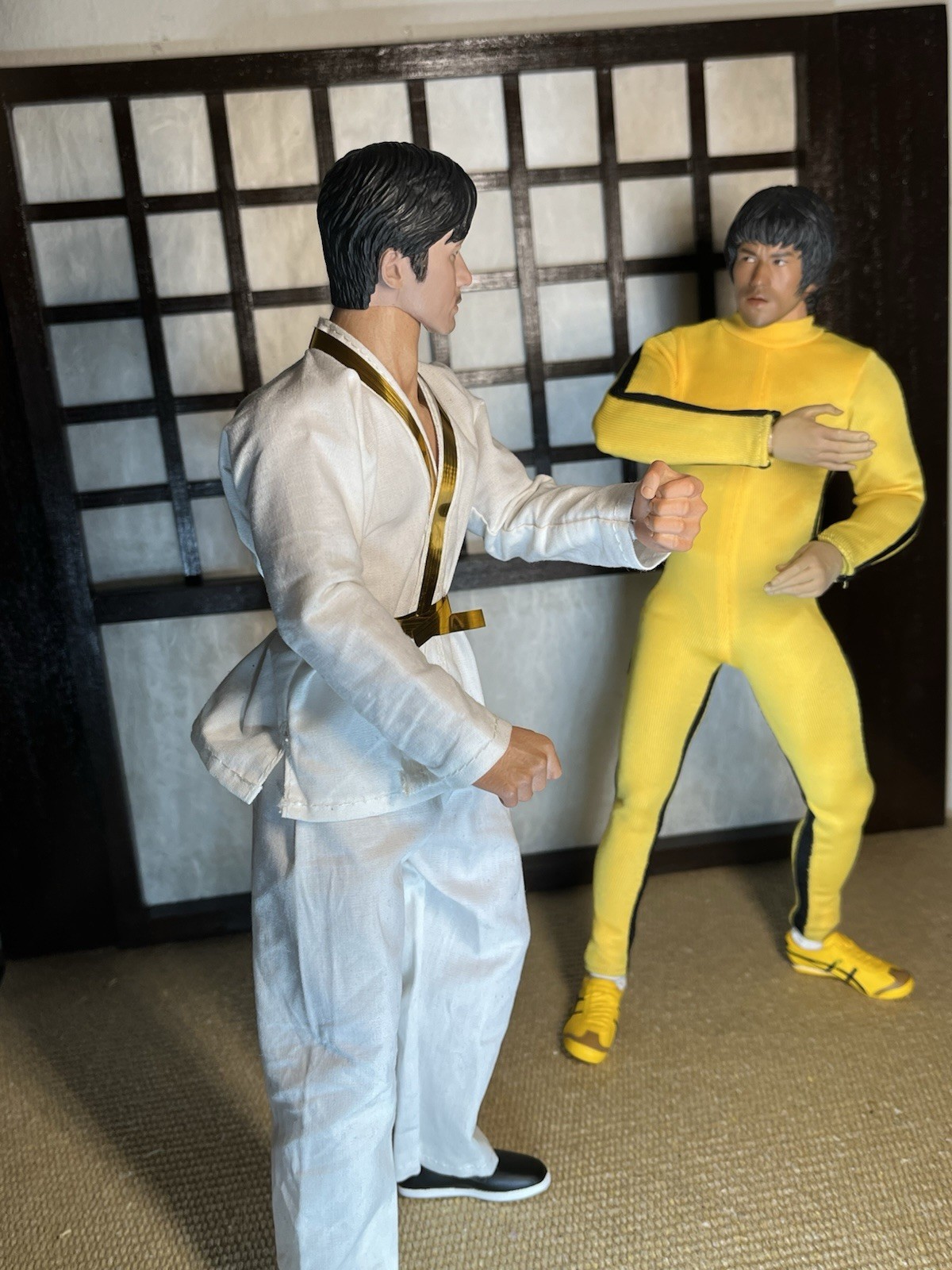 BRUCE LEE GAME OF DEATH 1:6 ACTION FIGURE & HAKKIDO MAN-2 FIGURES + WEAPONS. thumbnail 8