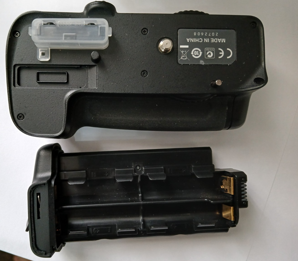 Genuine Nikon MB-D11 Battery Grip for Nikon D7000 (with MS-D11EN