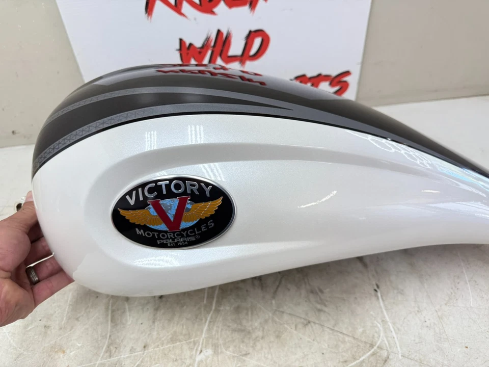 Victory Kingpin 2007 tanque de gasolina combustible sin abolladuras daños Foto 4 de 4