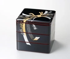Japanese tableware, 6.5-inch, three-tiered box, gold-leaf decoration
