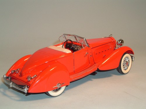 1934 PACKARD V-12 LEBARON RED SPEEDSTER DANBURY COMO NUEVO DIECAST 1:24 DIECAST Y ESTUCHE DE EXHIBICIÓN - Imagen 10 de 11
