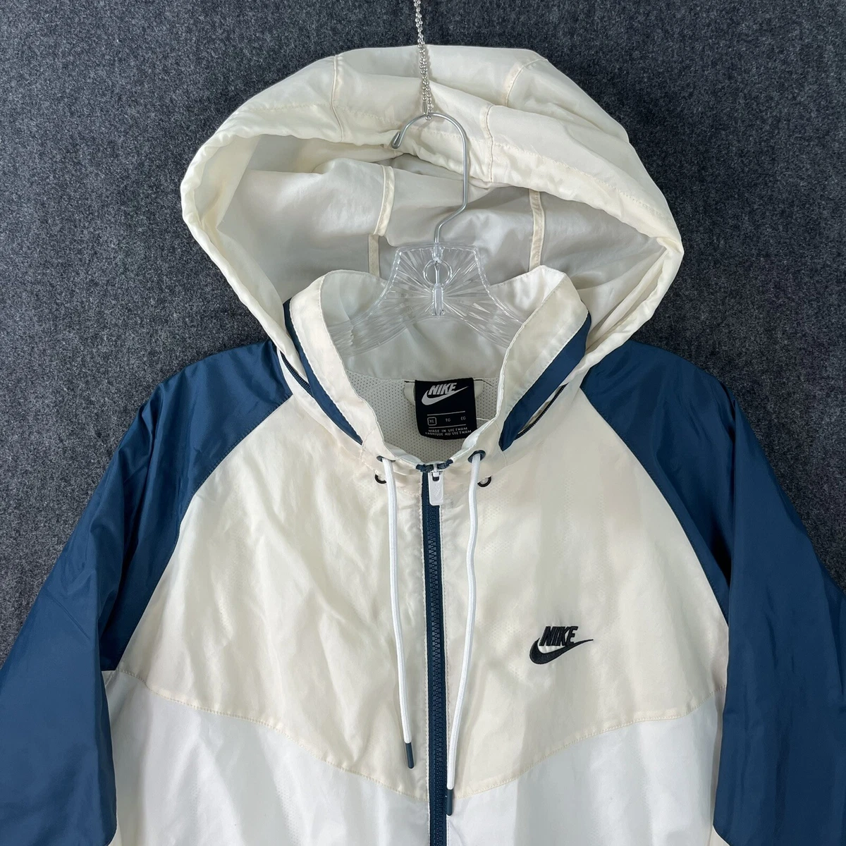 Cream top nike windbreaker