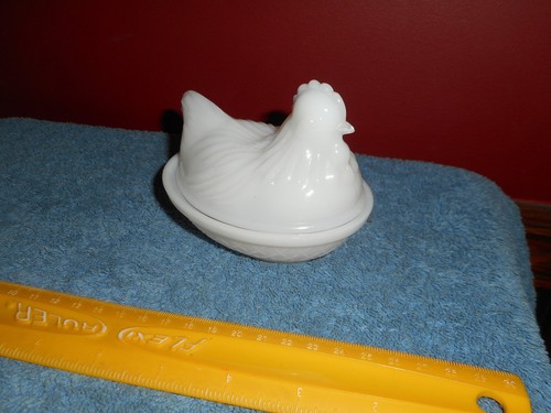 HAZEL ATLAS Milk Glass Hen on Nest Covered Candy Dish 4.5" c.1950 - Picture 5 of 12