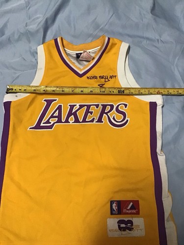 Maglia Kobe Bryant #8 Los Angeles Lakers Majestic grafica posteriore taglia 8 (21x16) - Foto 4 di 11