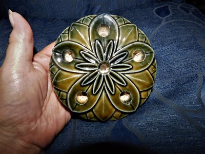 VINTAGE RETRO GRÜN GLASIERT GÄNSEBLÜMCHEN DESIGN 6 LOCH KEGEL KERZENHALTER FLACH 4'' WADE