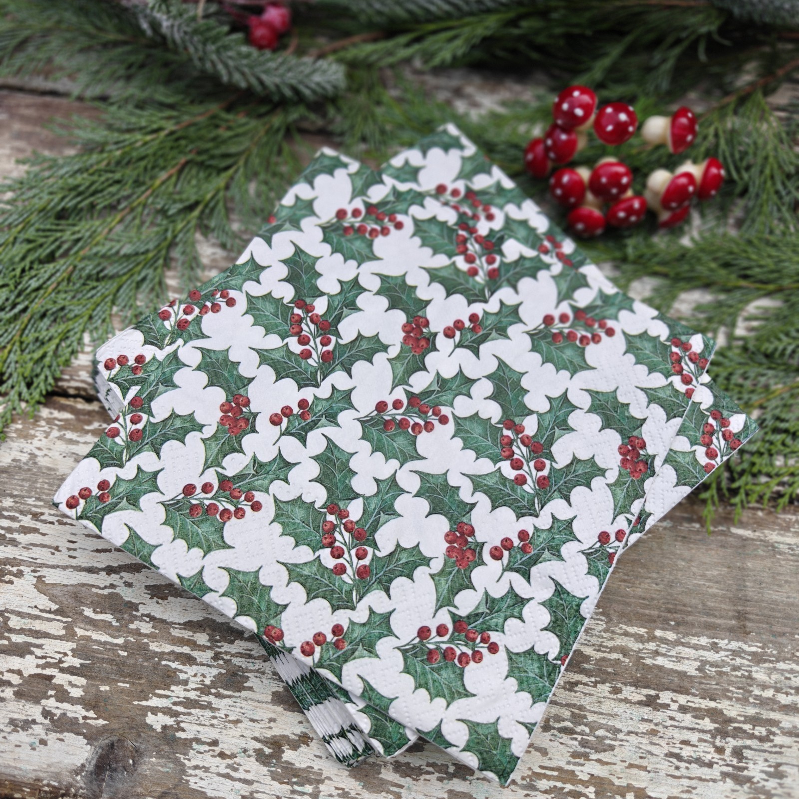20 x Gisela Graham Green Holly Red Berries Christmas Paper 3 Ply Napkins