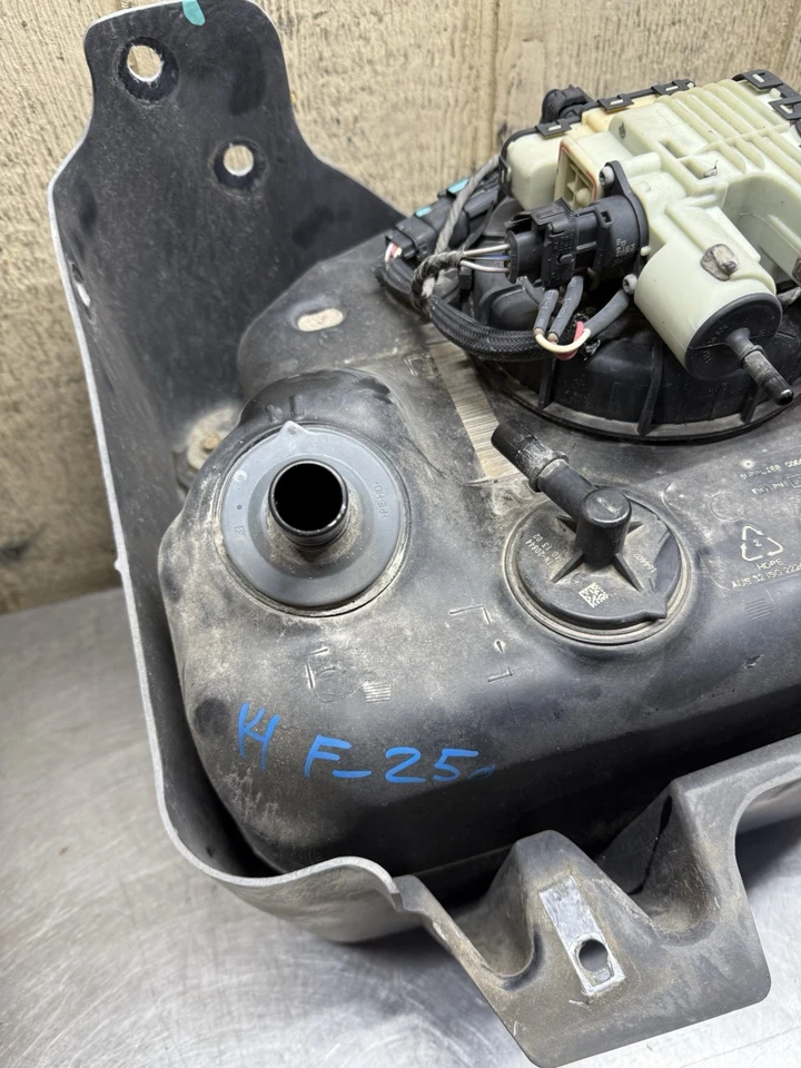2011-2016 Ford F250 F350 Super Duty Pickup DEF Exhaust Fluid Tank and Pump OEM - Image 3 of 4