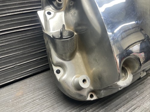 2000 Suzuki Intruder 1500 VL1500 Clutch cover , engine cover OEM #411257 - Picture 3 of 9