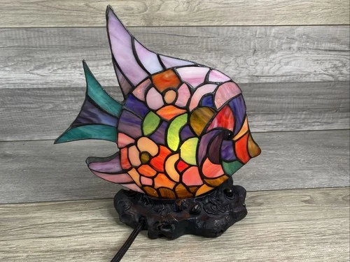 Vtg Tiffany Style Stained Glass Tropical Fish Table Lamp With Bulb (CRY)
