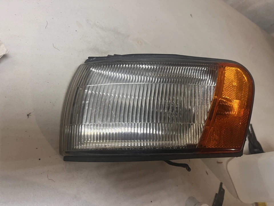 90-92 USDM OEM Infiniti M30 lâmpada de canto frontal conjunto 212-66170 FR/FL  - Imagem 3 de 4