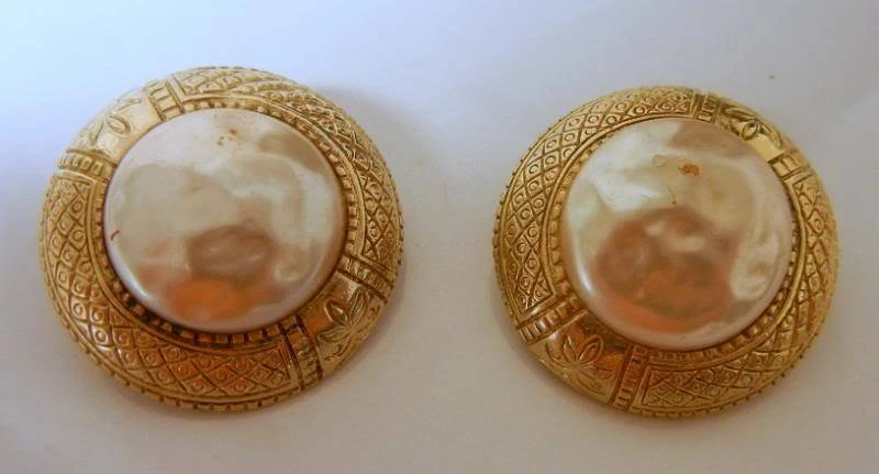 Pendientes de clip de perlas barrocas Carolee de diseñador firmados vintage Foto 4 de 4