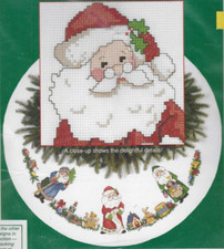 OLD-FASHIONED SANTAS TREE SKIRT--46 Round--Ch...