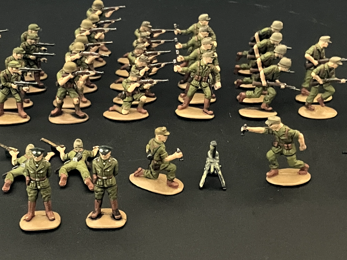1:76 Matchbox Afrika Korps - 50 Soldiers WW2 Carefully Painted