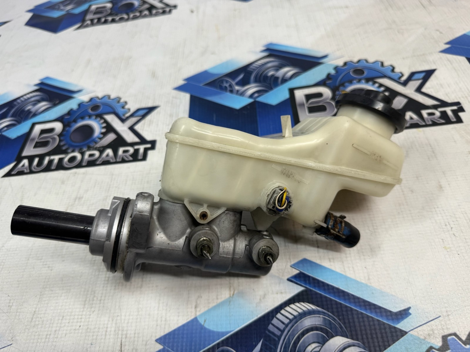 2009-2010  Toyota Corolla Master Cylinder OEM