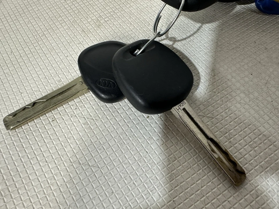 Interruptor de bloqueo de encendido y cerradura de puerta Kia Rio 2016-2017 con llave y moldura inferior OEM Foto 4 de 4