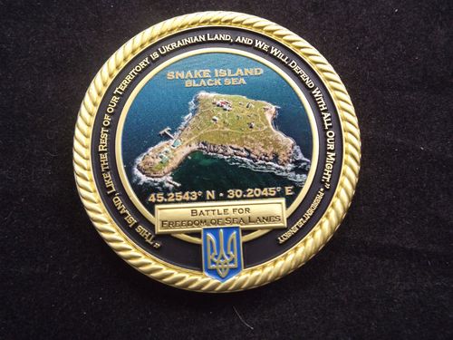 MOSKOVA SNAKE ISLAND WHITE HOUSE COIN -- Ukrainian Resistance -- New In Box - 第 8/9 張圖片
