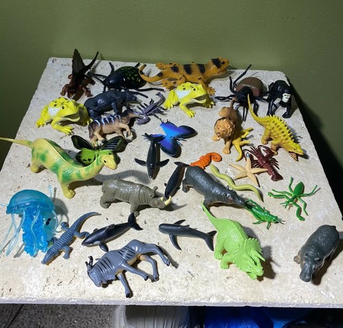 Lot Vintage Creepy Crawlers and Rubber Figures World Creatures Dinosaurs Bugs - Picture 9 of 12