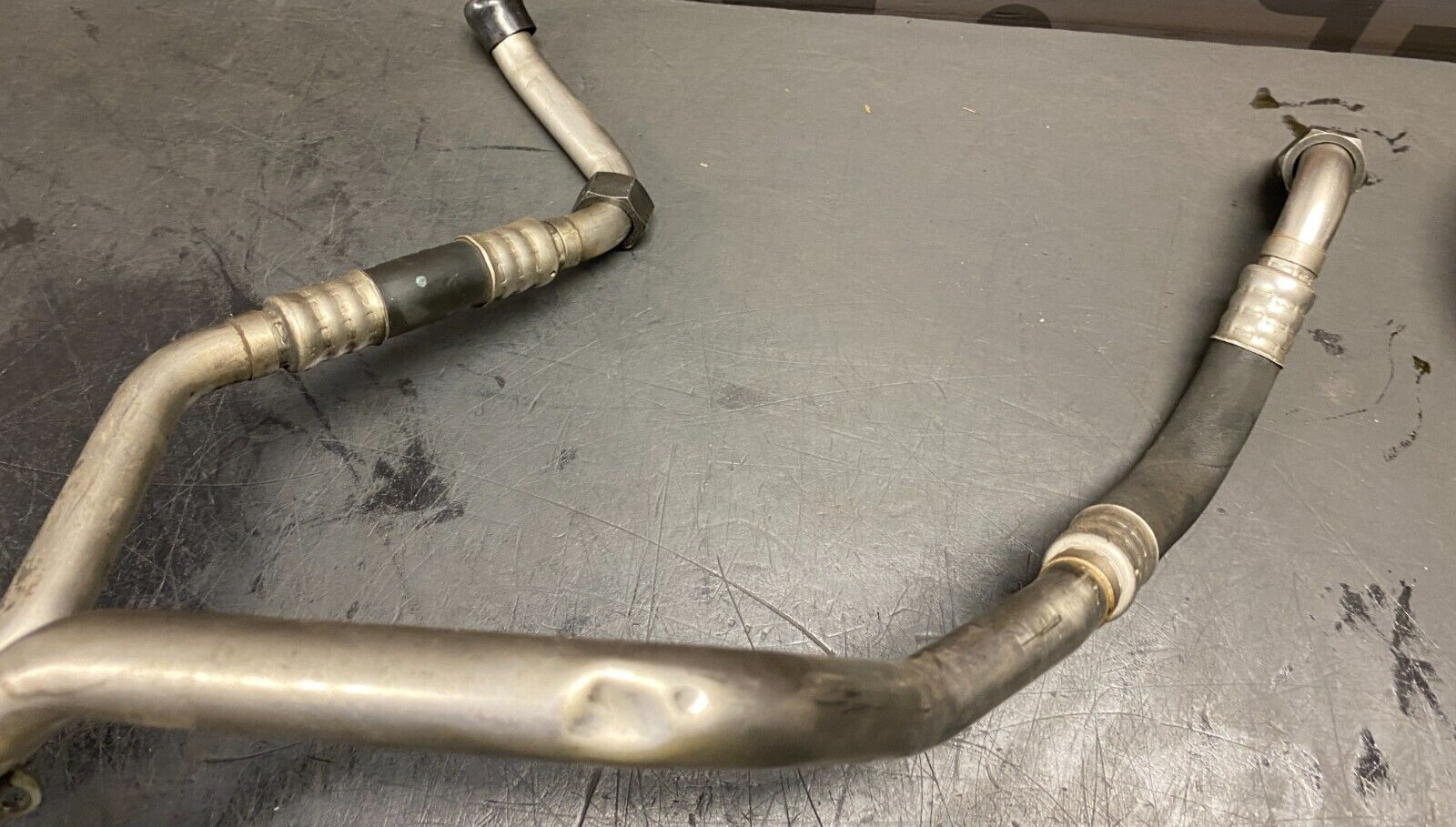Porsche 911 GT3 2004 Oil line