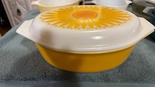 Pyrex 045 Daisy Sunflower Yellow 2 1/2 Qt 2.5 Casserole Dish Vintage with Lid