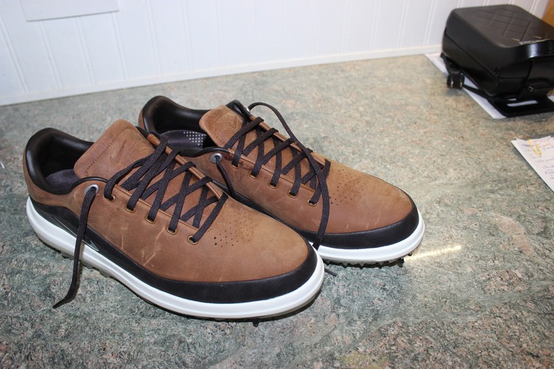Nike Mens Suede Size 12 Golf Shoes...NEW!