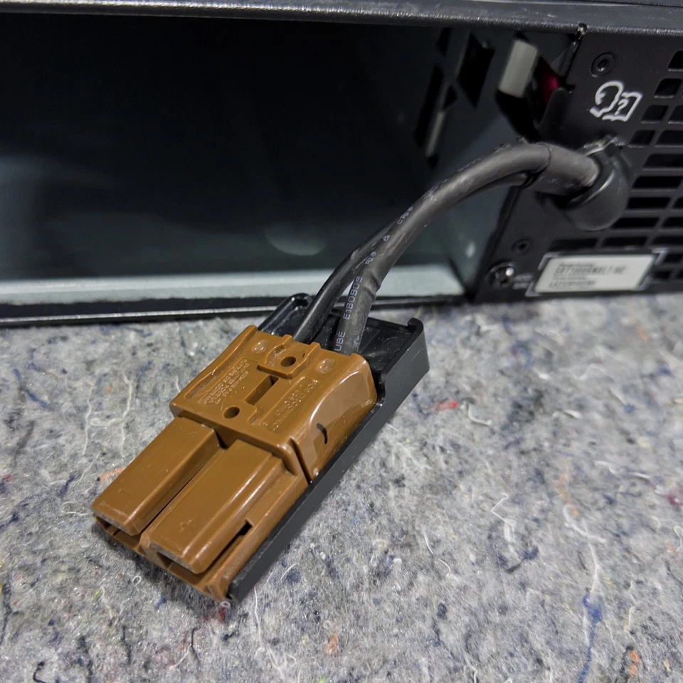 Smart-UPS On-Line 3kVA montaje en rack 2U 208V 240v 2x L6-20R 1x L6-30R LEER DESC Foto 4 de 4