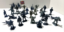 Lot of 30 Gray Confederate Army Plastic Figures