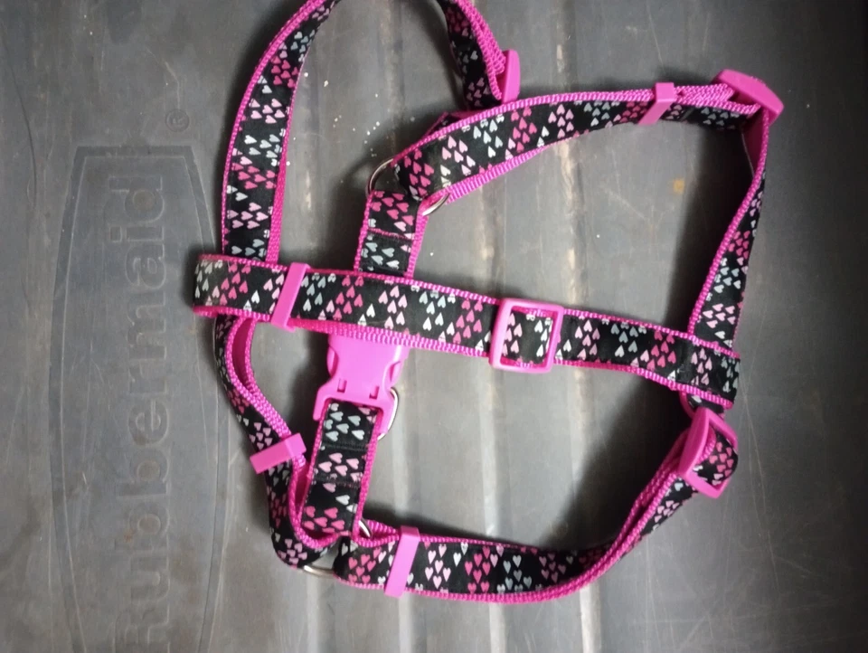TOP PAW Dog Step-In Harness Size Large- Black/Pink/Hearts - Image 3 of 3