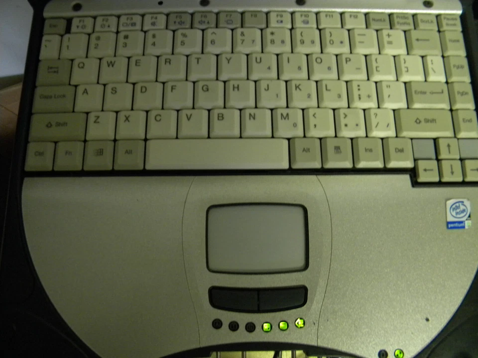 Panasonic Toughbook CF-28 13in. PIII 800MHz/256MB/10GB/XPP/touchscreen/DVDRW/CDR - Image 3 of 4