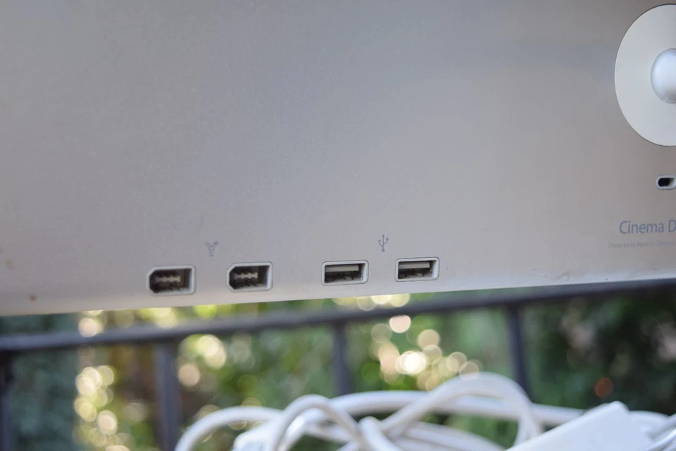 Apple A1081 20 inch Widescreen Cinema Display LCD Monitor W/Power Supply Cables - Image 4 of 4