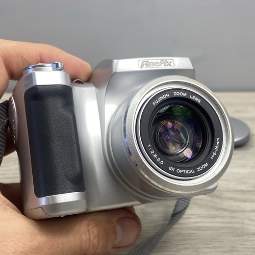 Fujifilm FinePix S Series S304 3.2MP Digital Camera WORKING - Picture 5 of 24