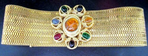 Classy Chanel Gold-tone Interlocking CC Charm Chain link  display picture 3