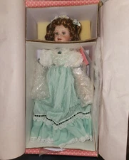 Paradise Galleries The Treasury Collection "Blarney Stone"