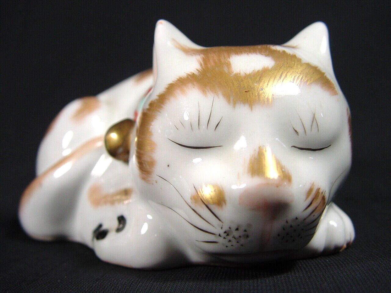 Rare Kutani Sleeping Cat Nemuri Neko Hand Painted Japanese Antique Opposite Pose