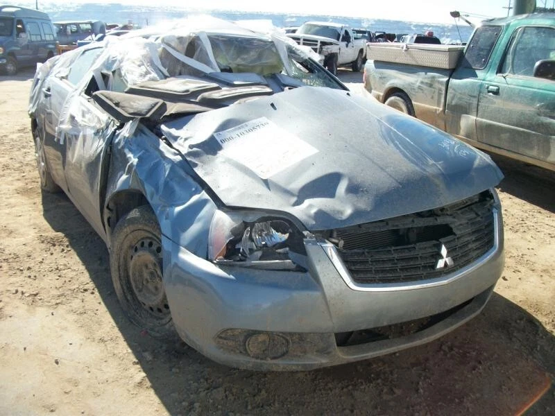 Brazo de control superior trasero izquierdo usado para: Mitsubishi Galant 2009 trasero Le Foto 3 de 4