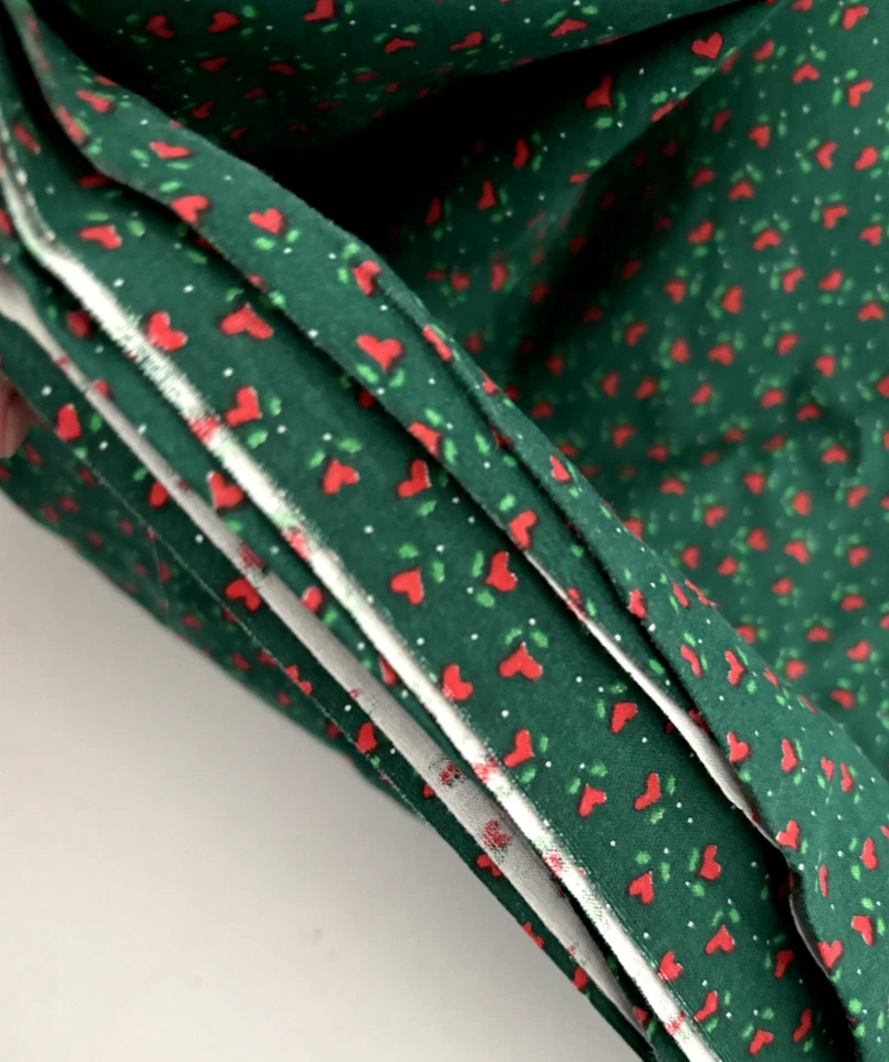 Vtg 44WX22L 1/2Yd Green Red MINI Heart Floral Tiny Dot Print Quilt FABRIC Calico - Image 4 of 4