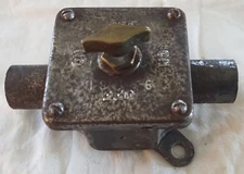 Boitier interrupteur mural industriel naval en métal