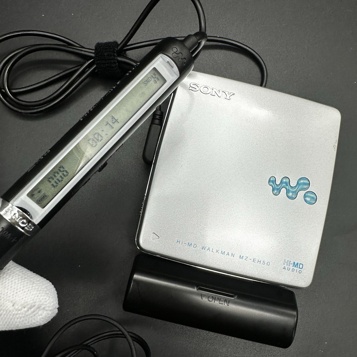 SONY MZ-EH50 HI-MD WALKMAN Minidisc Player Silver Fully Tested
